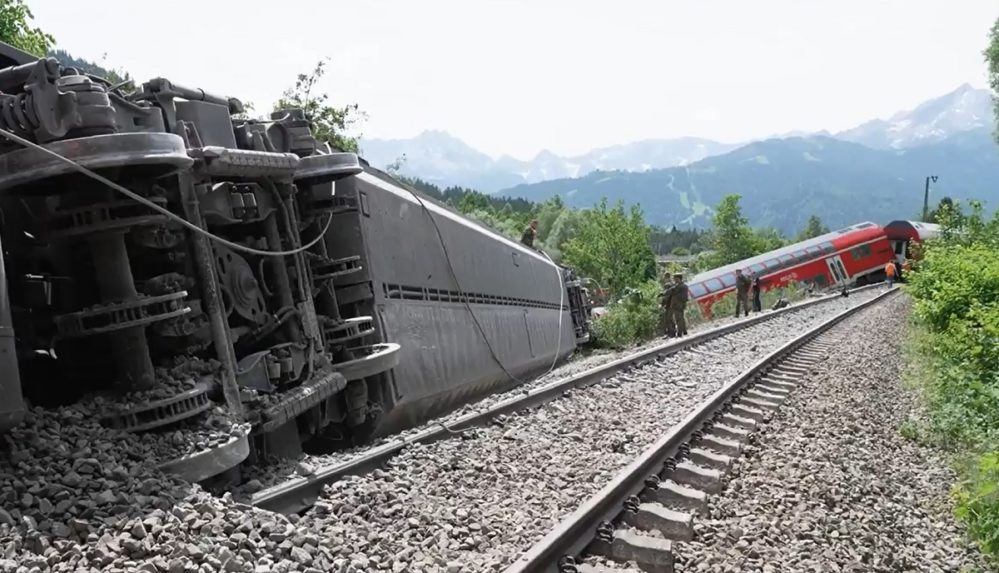 Neďaleko Garmisch-Partenkirchenu sa vykoľajil vlak.