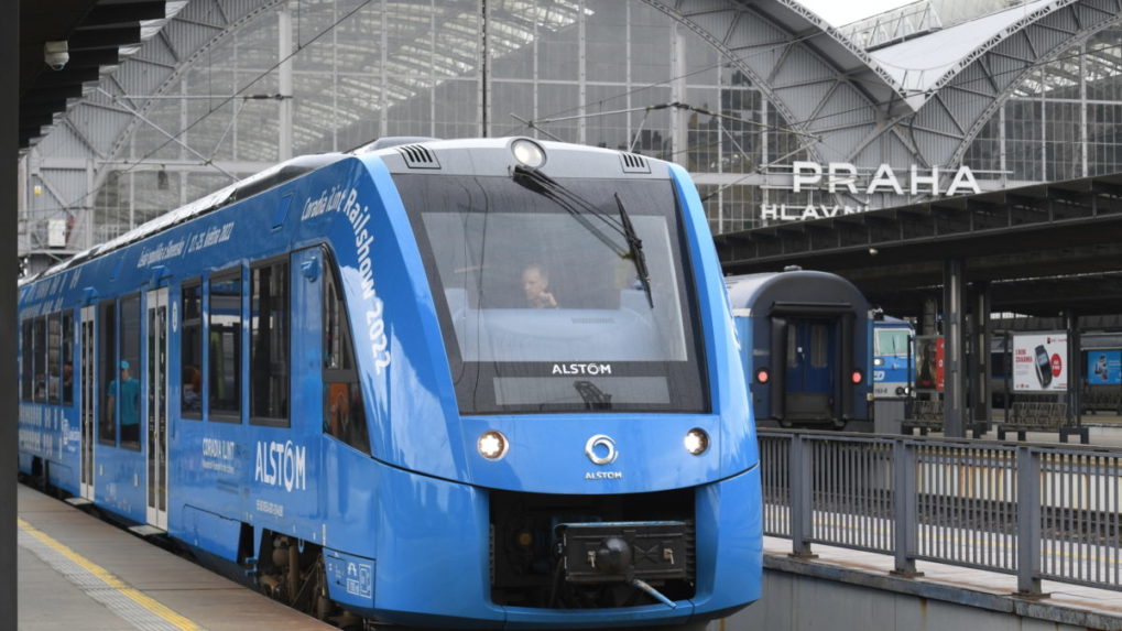 Na ilustračnej snímke vlak na vodíkový pohon.