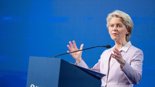 Predsedníčka Európskej komisie Ursula von der Leyenová počas vystúpenia na medzinárodnej konferencii Globsec 2022.