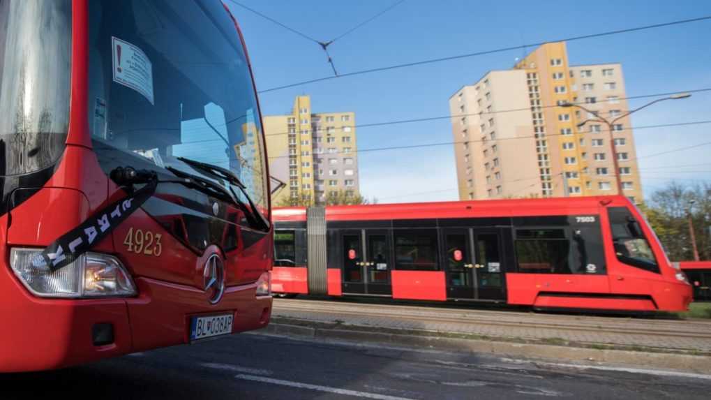 Ohlásené verejné zhromaždenia v Bratislave môžu spôsobiť dopravné obmedzenia