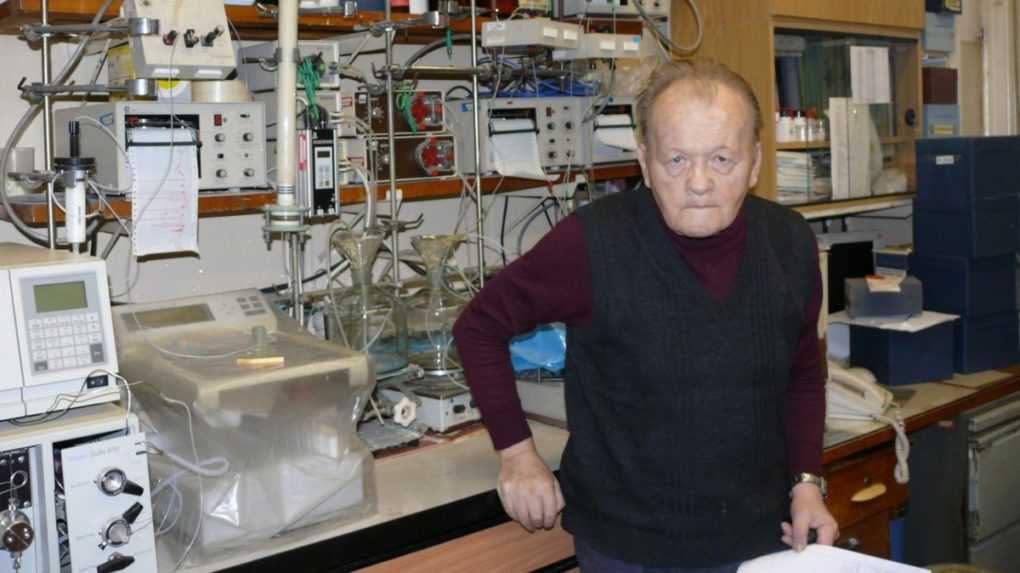 Na fotografii vedec Antonín Holý.