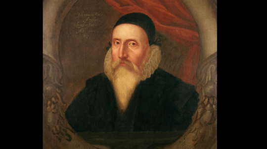 Na snímke John Dee.