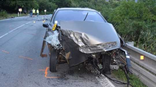 Auto po nehode na Soroške.