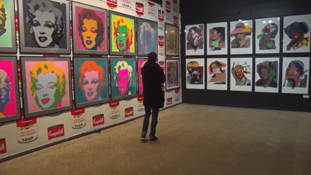 Na smímke diela Andyho Warhola.
