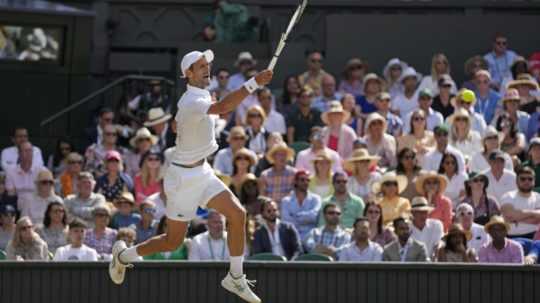 Na snímke srbský tenista Novak Djokovič počas finále Wimbledonu 2022.