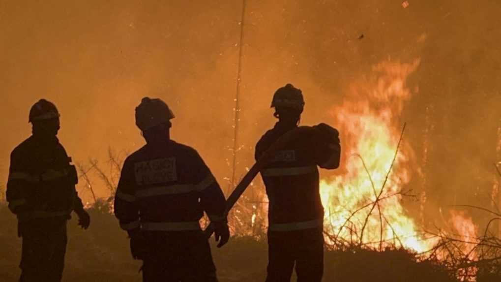 Požiar v Českom Švajčiarsku sa rozšíril na tisíc hektárov