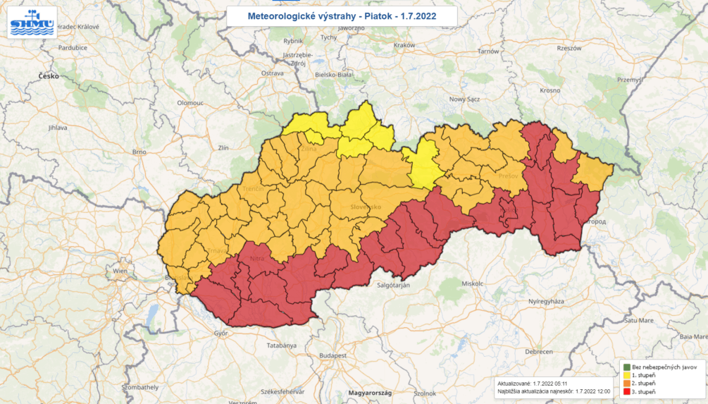 Slovensko potrápia horúčavy aj v piatok. Pre juh krajiny platí najvyššia výstraha