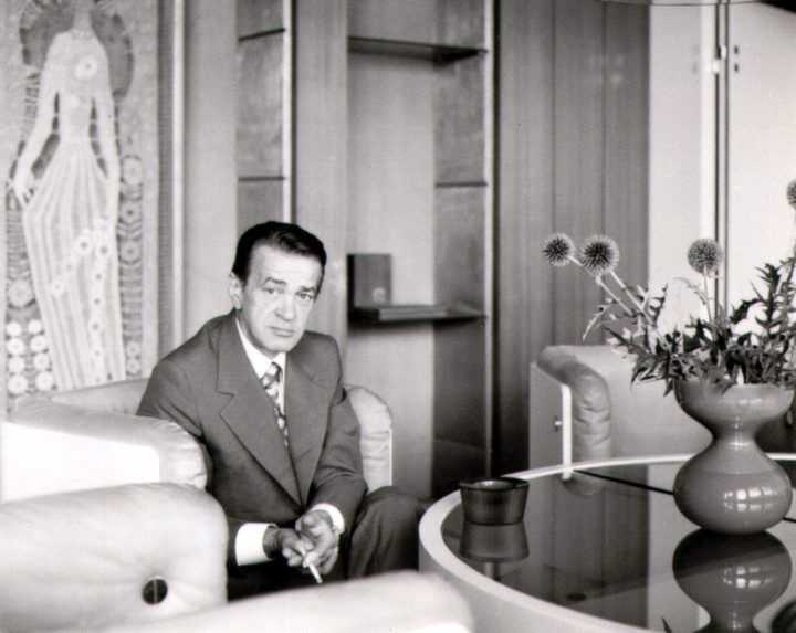 Na fotografii básnik Miroslav Válek.