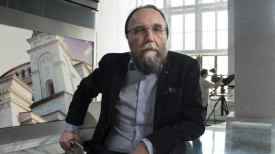 Na archívnej snímke z 11. augusta 2016 prokremeľský filozof a ideológ Alexander Dugin.