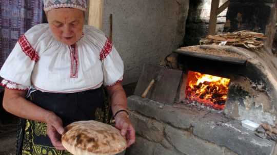 Hrušovský lepník počas výroby.