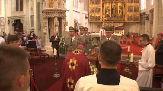 Na snímke rakva s pozostatkami kardinála Jozefa Tomka v Dóme sv. Alžbety v Košiciach.