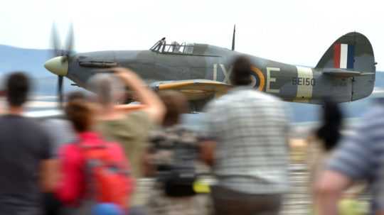 Na snímke lietadlo typu Hawker Hurricane Mk.IV pri štarte.