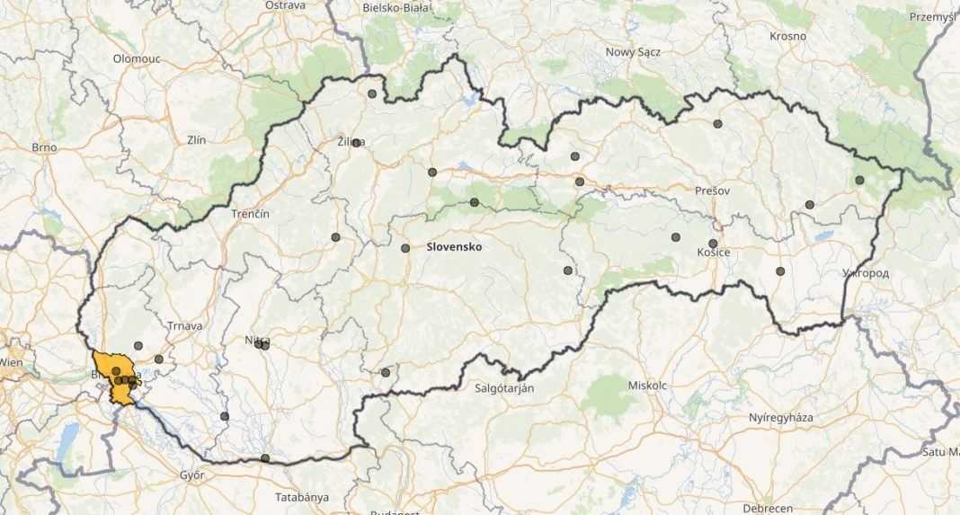 Mapa: Smogová situácia pre prízemný ozón na Slovensku.