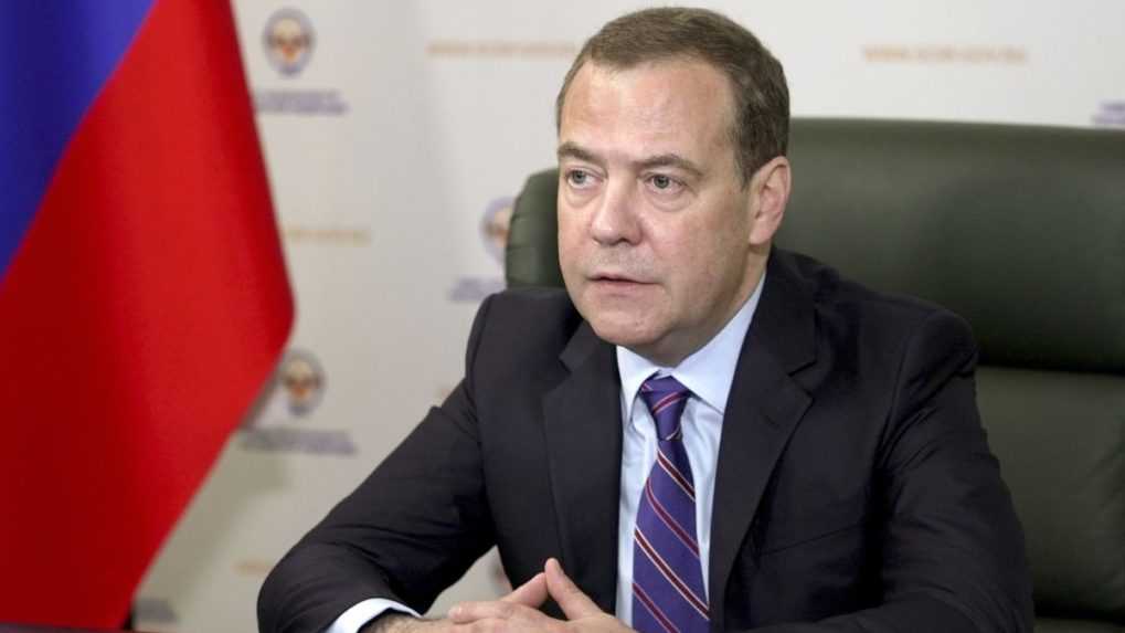 Bývalý ruský prezident Medvedev znova hrozí Ukrajine použitím jadrových zbraní