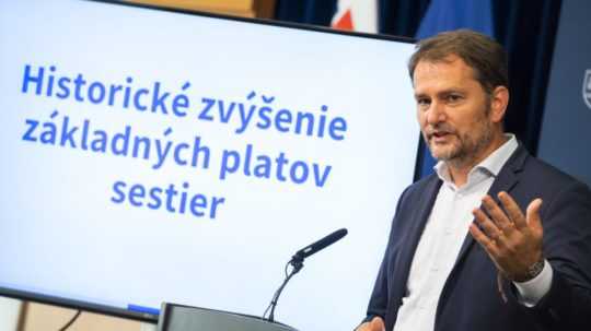 Minister financií Igor Matovič (OĽANO) počas tlačovej konferencie k navýšeniu platov zdravotných sestier.