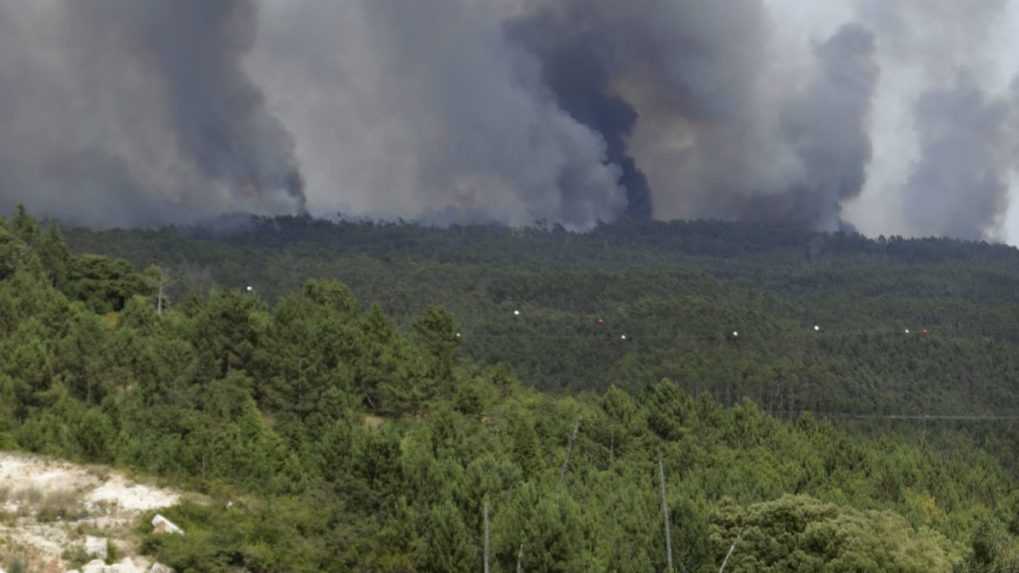 Požiar v portugalskom pohorí Sierra Estralla sa znova rozhorel