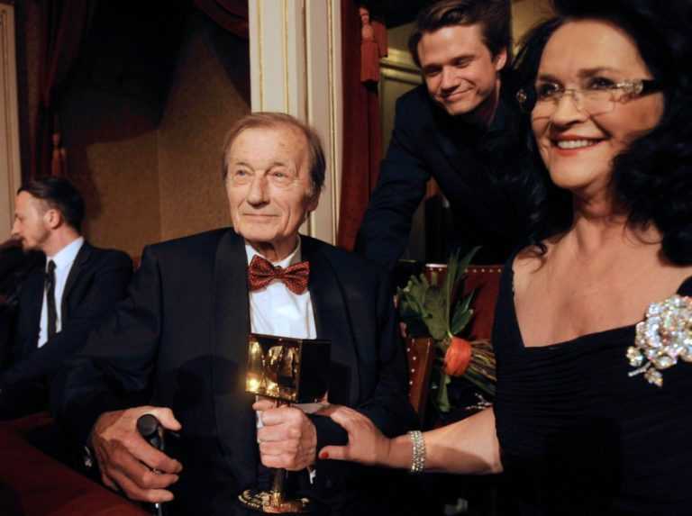 Na fotografii herec Radoslav Brzobohatý, syn Ondřej a manželka Hana Gregorová.