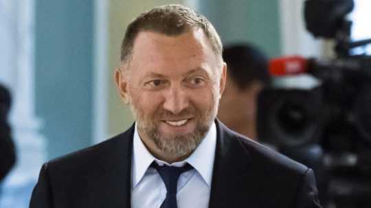 Na archívnej snímke z 9. augusta 2016 ruský miliardár Oleg Deripaska.