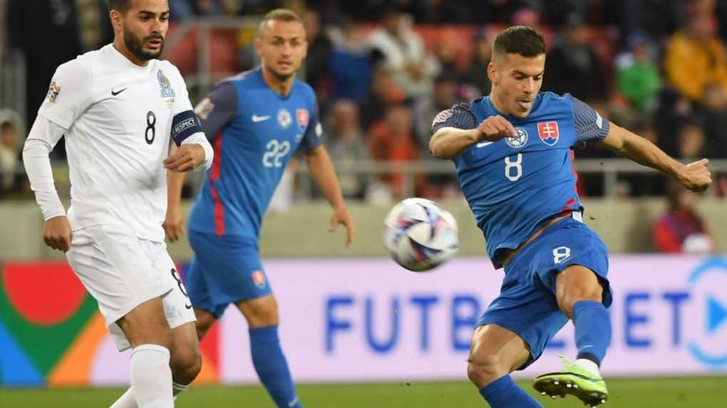 Na snímke sprava László Bénes (Slovensko), Stanislav Lobotka (Slovensko) a Emin Machmudov (Azerbajdžan).