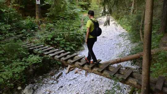 Turista v Národnom parku Slovenský raj.