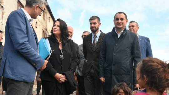 Európska komisárka pre rovnosť Helena Dalli navštívila rómske osady na východnom Slovensku.