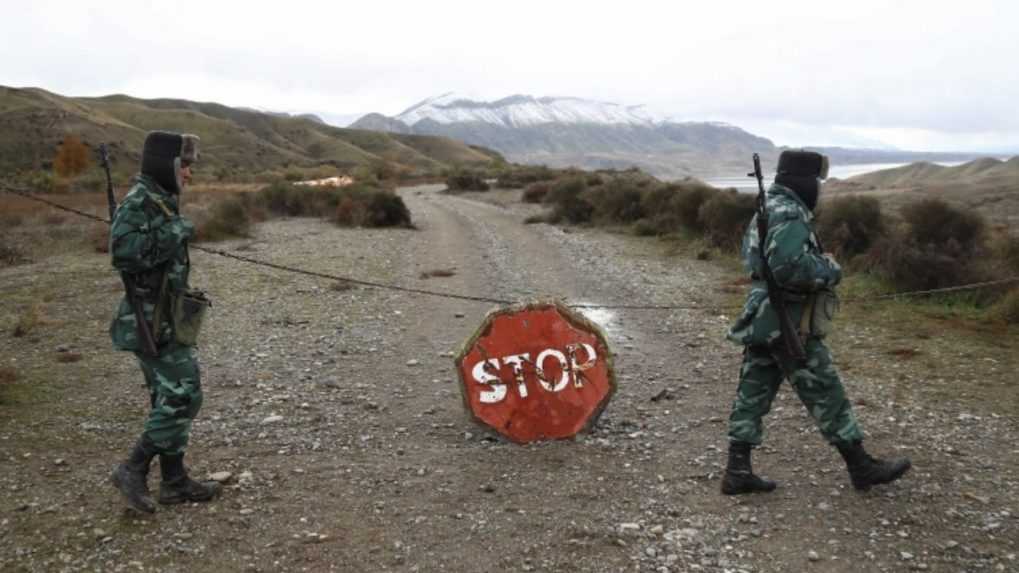 Arménsko obvinilo Azerbajdžan z porušenia nedávno uzavretého prímeria