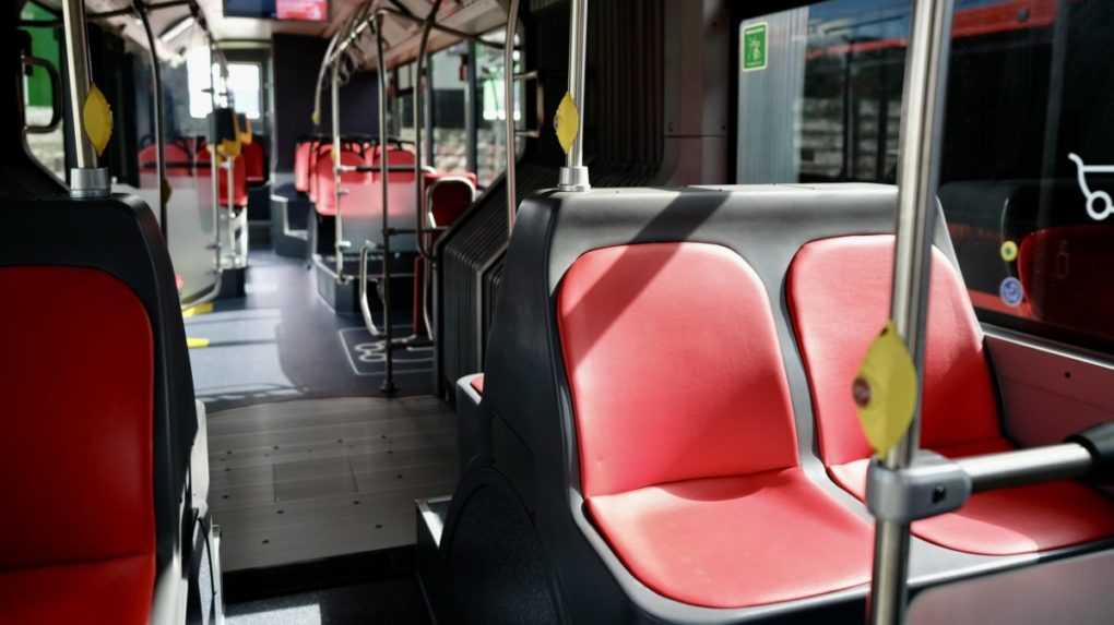 Interi&eacute;r nov&yacute;ch autobusov Dopravn&eacute;ho podniku Bratislava.