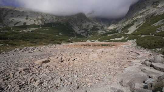 Skalnaté pleso vo Vysokých Tatrách sa mení na kaluž