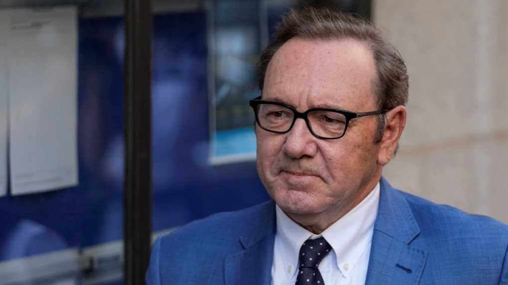 Herec Kevin Spacey sa postavil pred súd. Odmietol, že sa snažil zviesť maloletého muža