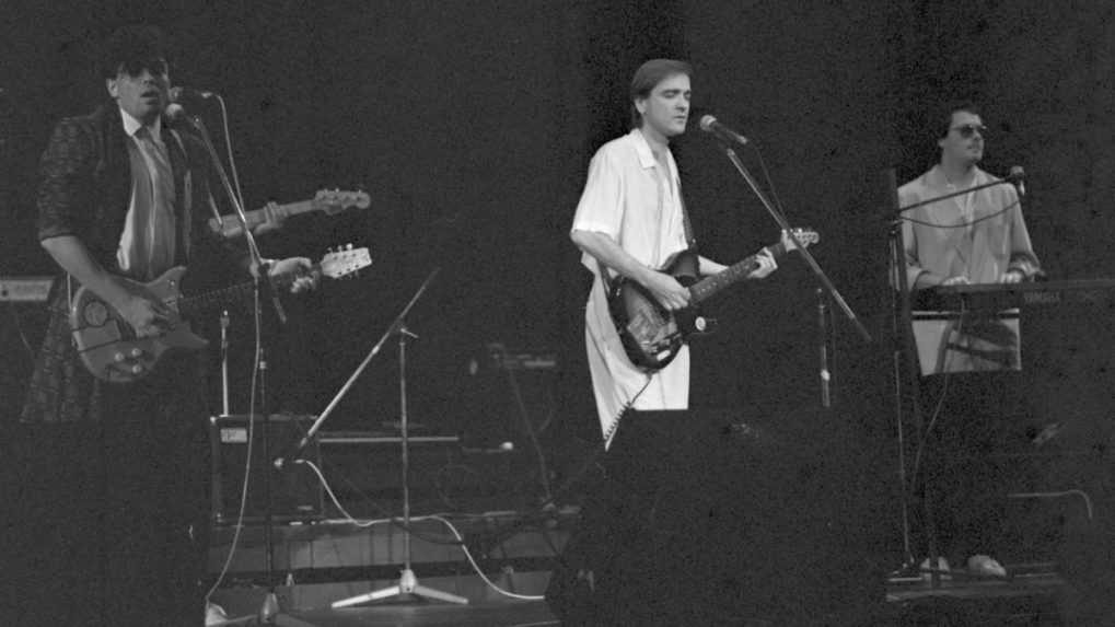 Spevák Miroslav Žbirka so skupinou Limit na prehliadke mladých umelcov "Pozdrav mladosti" v Paláci kultúry v Prahe.