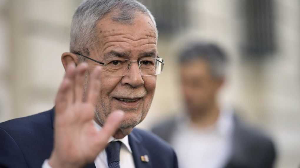 Van der Bellen podľa odhadov zvíťazil v prezidentských voľbách