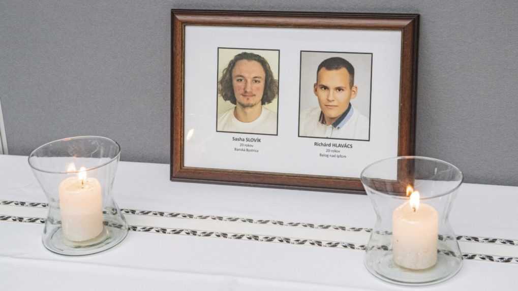 Na fotografii parte dvoch obetí tragickej nehody na zastávke Zocchova v Bratislave.