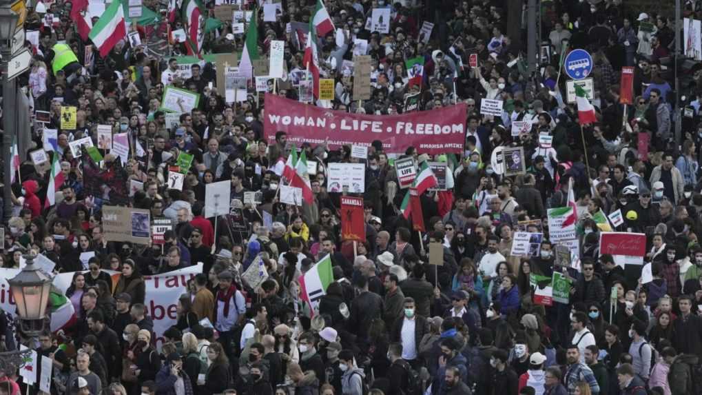 V Berlíne demonštrovalo 80 000 ľudí na podporu protestujúcich v Iráne