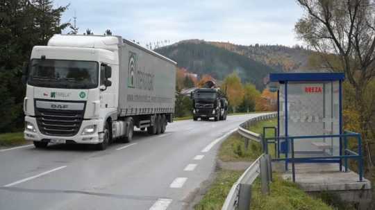 Autobusová zastávka pri v obci Breza na Orave.