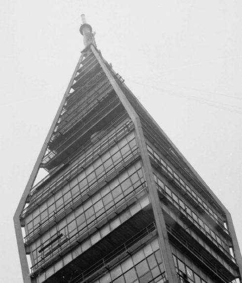 Na archívnej snímke je televízna veža na Kamzíku.