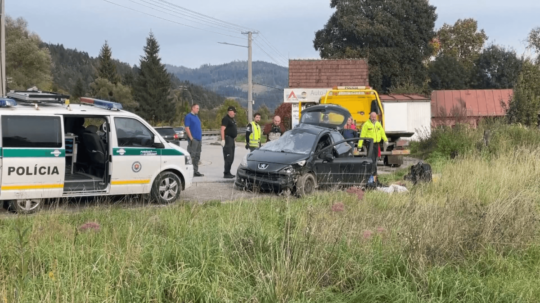 Na snímke havarované auto z nehody v Čadci.