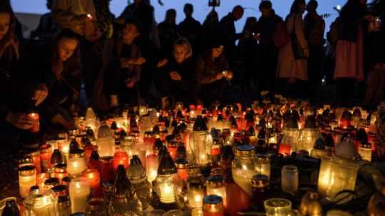 Na snímke účastníci pochodu na pamiatku obetí nedeľnej tragickej nehody, ktorý zorganizovala Cyklokoalícia a Znepokojené matky.