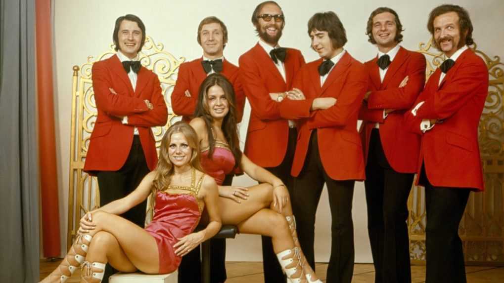 Od septembra 1970 spievala Eva Kostolányiová s orchestrom Braňa Hronca, ktorý v tej dobe patril k európskej špičke.