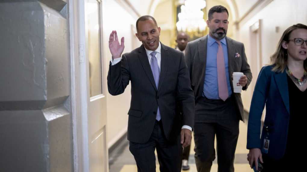 Lídrom demokratov v Snemovni reprezentantov bude Hakeem Jeffries