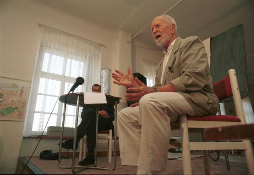 Psychiater Jaroslav Skála na tlačovej konferencii v protialkoholickom centre Apolinář v Prahe.