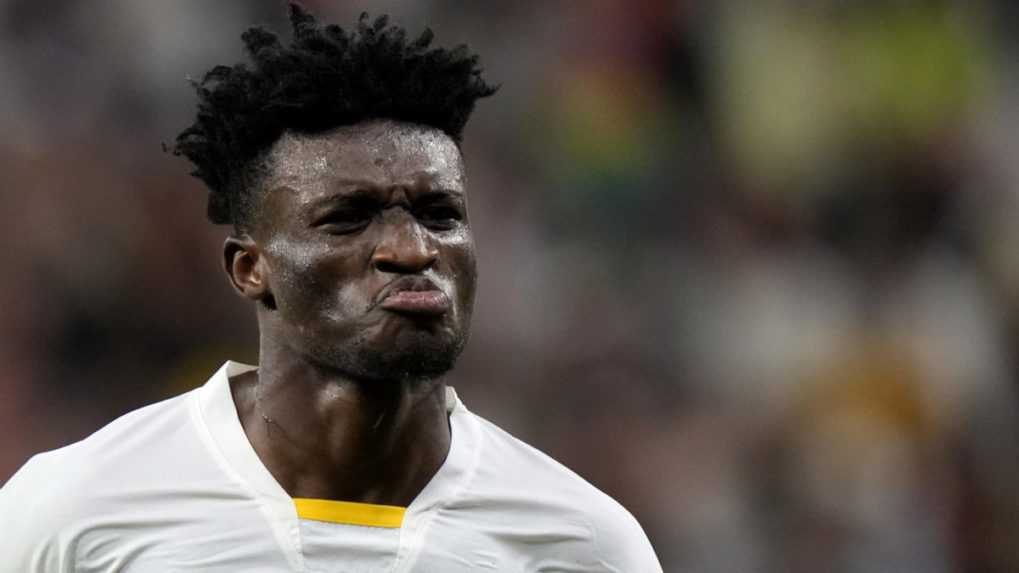 Na snímke ghanský futbalista Mohammed Kudus sa teší z gólu.