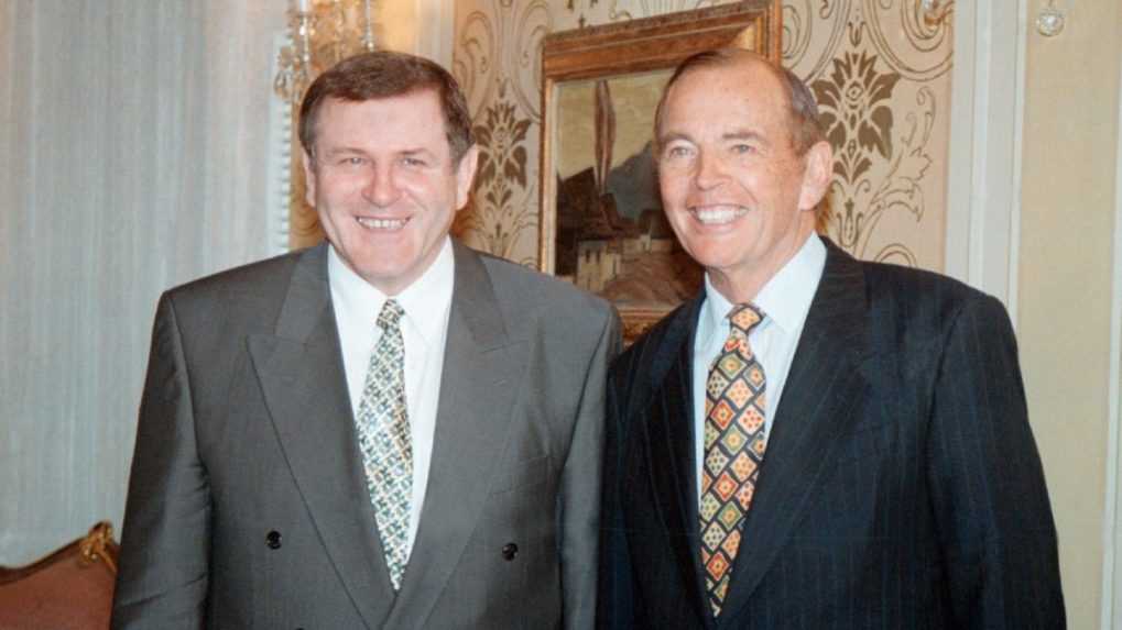 Profesor Christian Barnard na návšteve Slovenska. Vľavo vtedajší slovenský premiér Vladimír Mečiar.