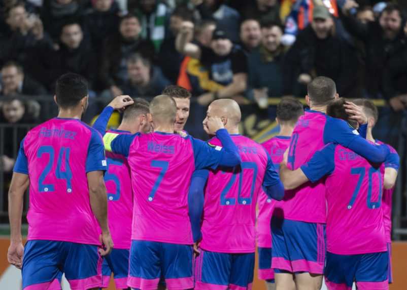 Na snímke gólová radosť hráčov Slovana počas zápasu 6. kola H- skupiny Európskej konferenčnej ligy vo futbale VMFD Žalgiris Vilnius - ŠK Slovan Bratislava 3. novembra 2022 vo Vilniuse.