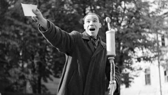 Rozhlasový športový reportér a publicista Gabo Zelenay.