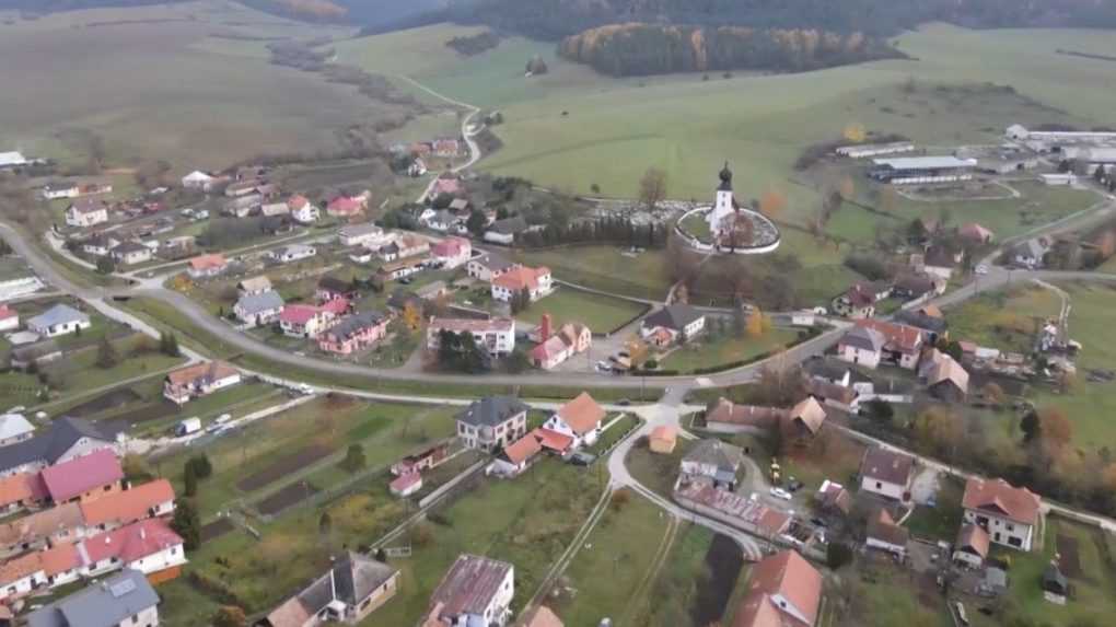 Obyvatelia obce Žehra sa už roky márne snažia o oddelenie od osady Dreveník