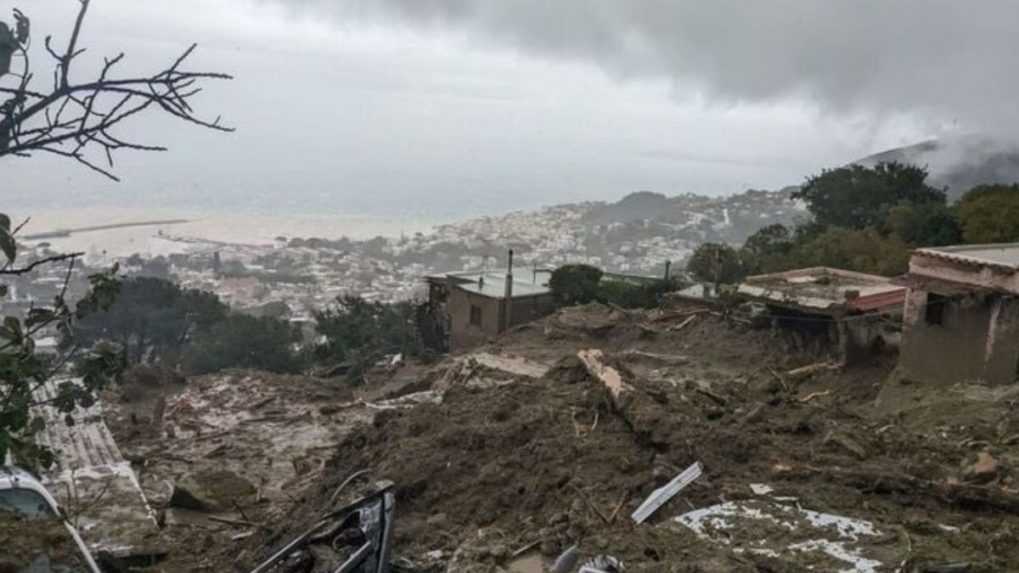 Zosuv pôdy na ostrove Ischia si vyžiadal jednu obeť, tvrdí starosta Neapola