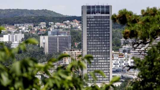 Výškový blok areálu Rozhlasu a televízie Slovenska (RTVS) v Mlynskej doline.