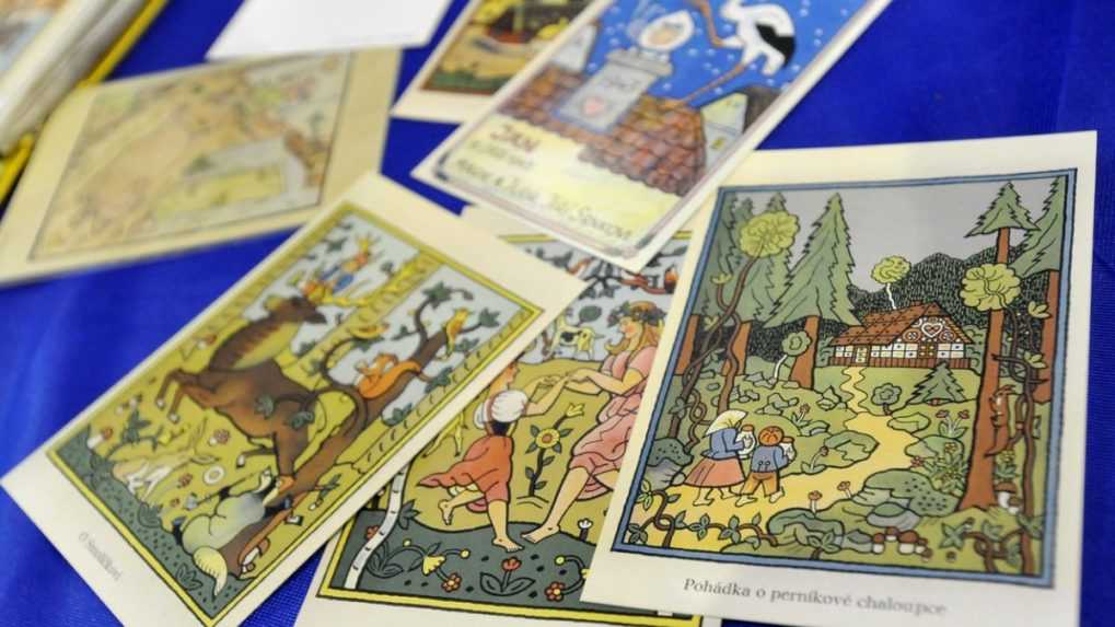 Na snímke kolekcia pohľadníc s ilustráciami Josefa Ladu.