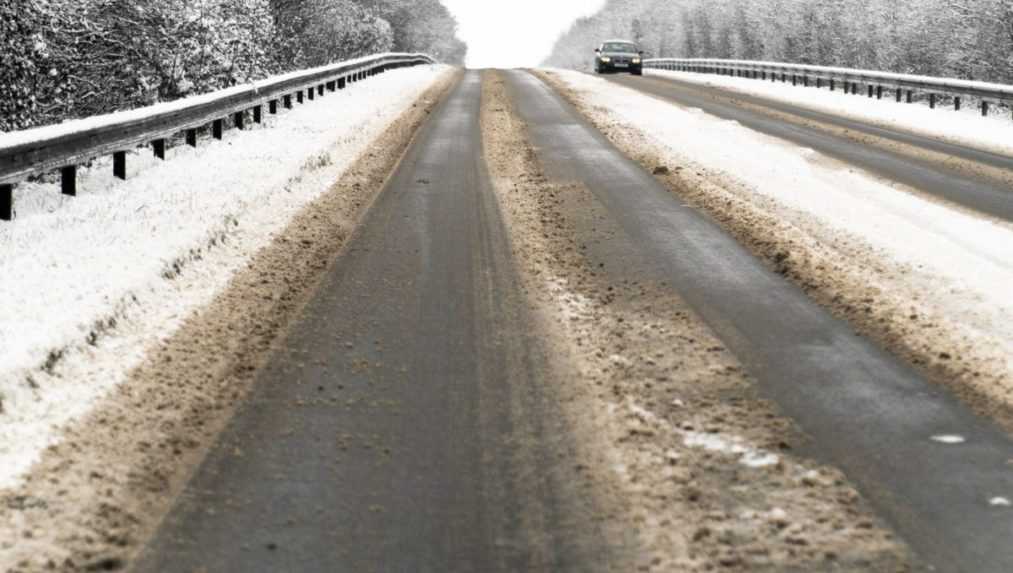 Donovaly uzavreli pre všetku dopravu, skrížilo sa tam viacero kamiónov