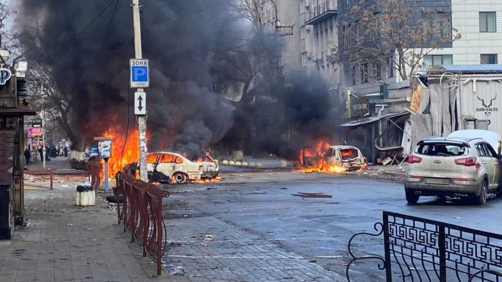 Pri ruskom ostreľovaní juhoukrajinského mesta Cherson a jeho okolia zomrelo 23 ľudí